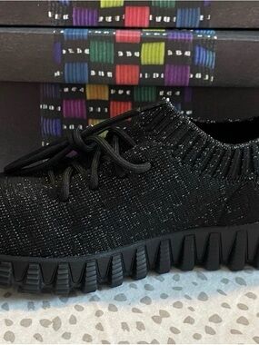 bernie mev. Black Ribbed Lug Sole Casual Sneakers